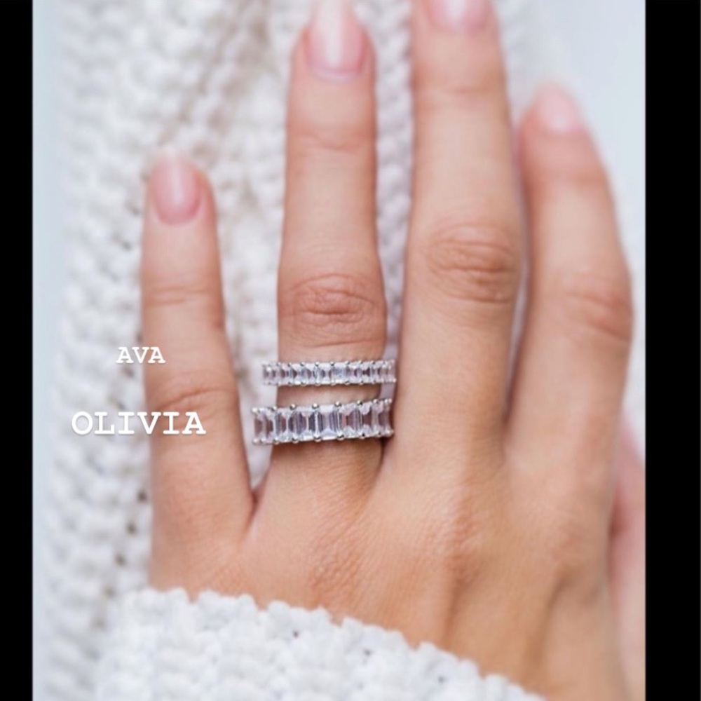 Emerald Cut Stones TCW 8.5Ct Eternity Band Ring - Picture 4 of 14